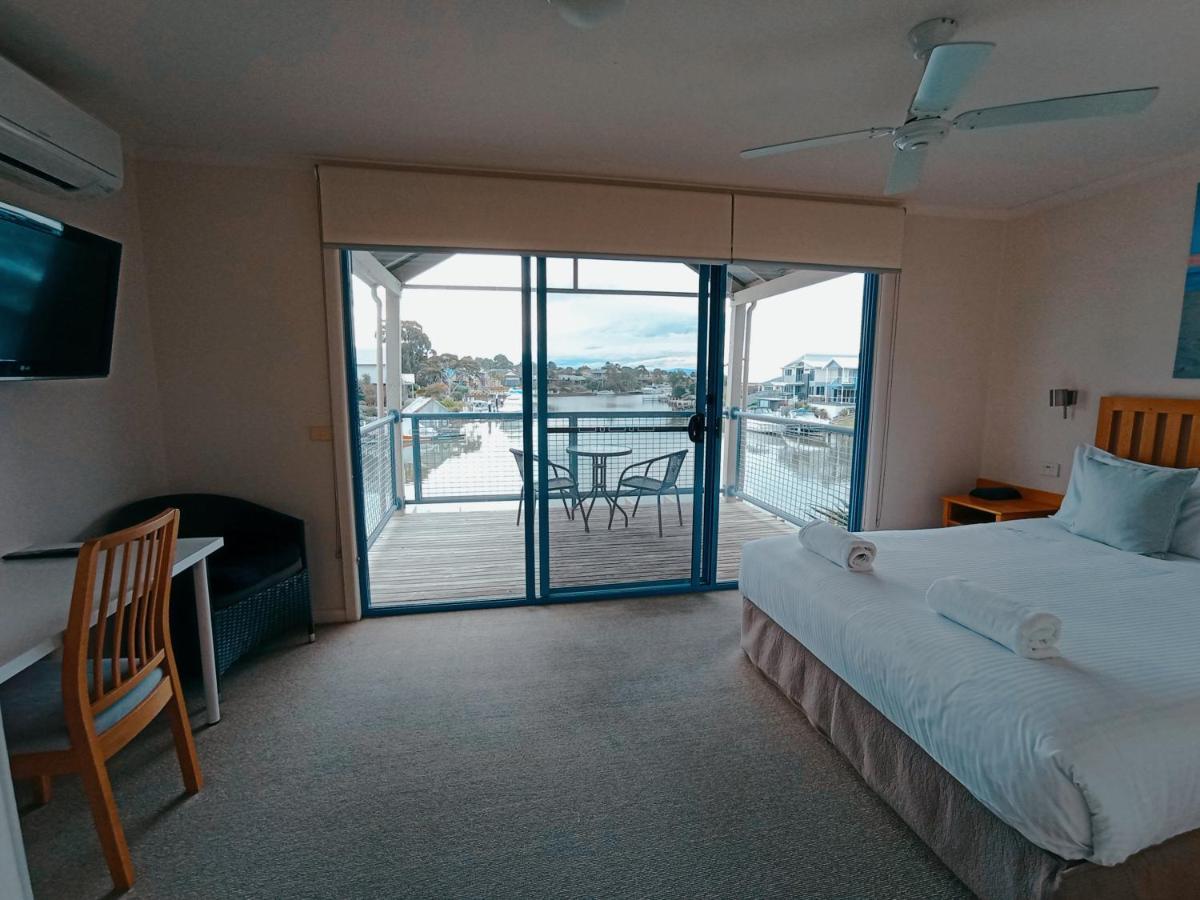 The View - Captains Cove Waterfront Resort Paynesville Exteriör bild