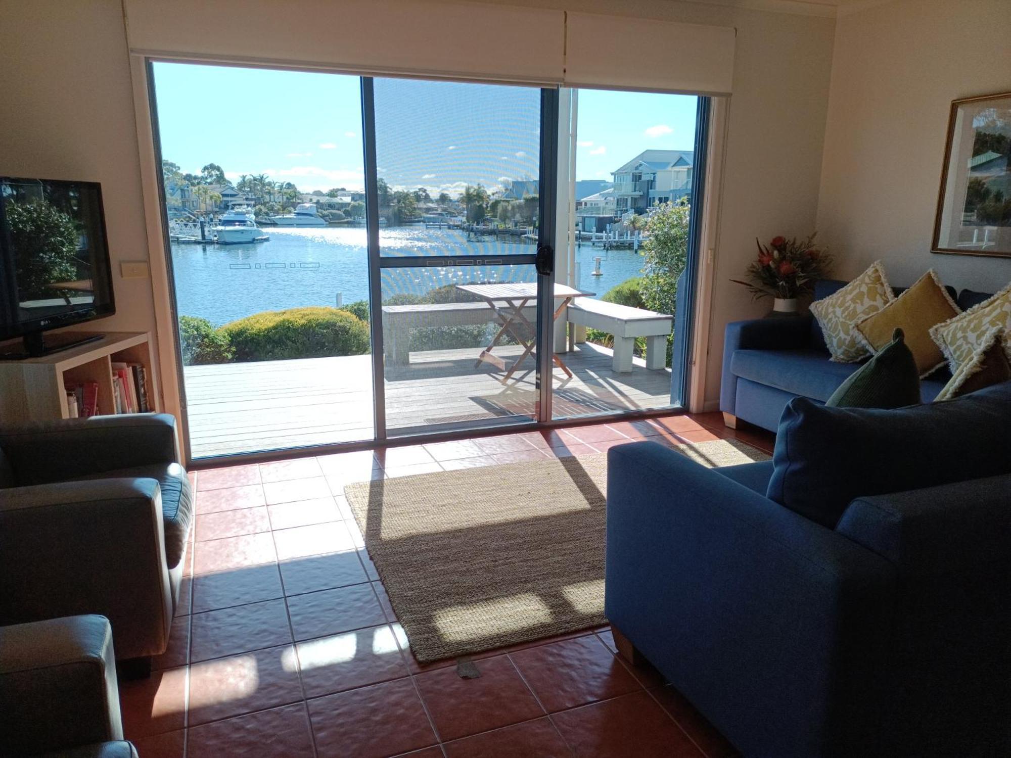 The View - Captains Cove Waterfront Resort Paynesville Exteriör bild