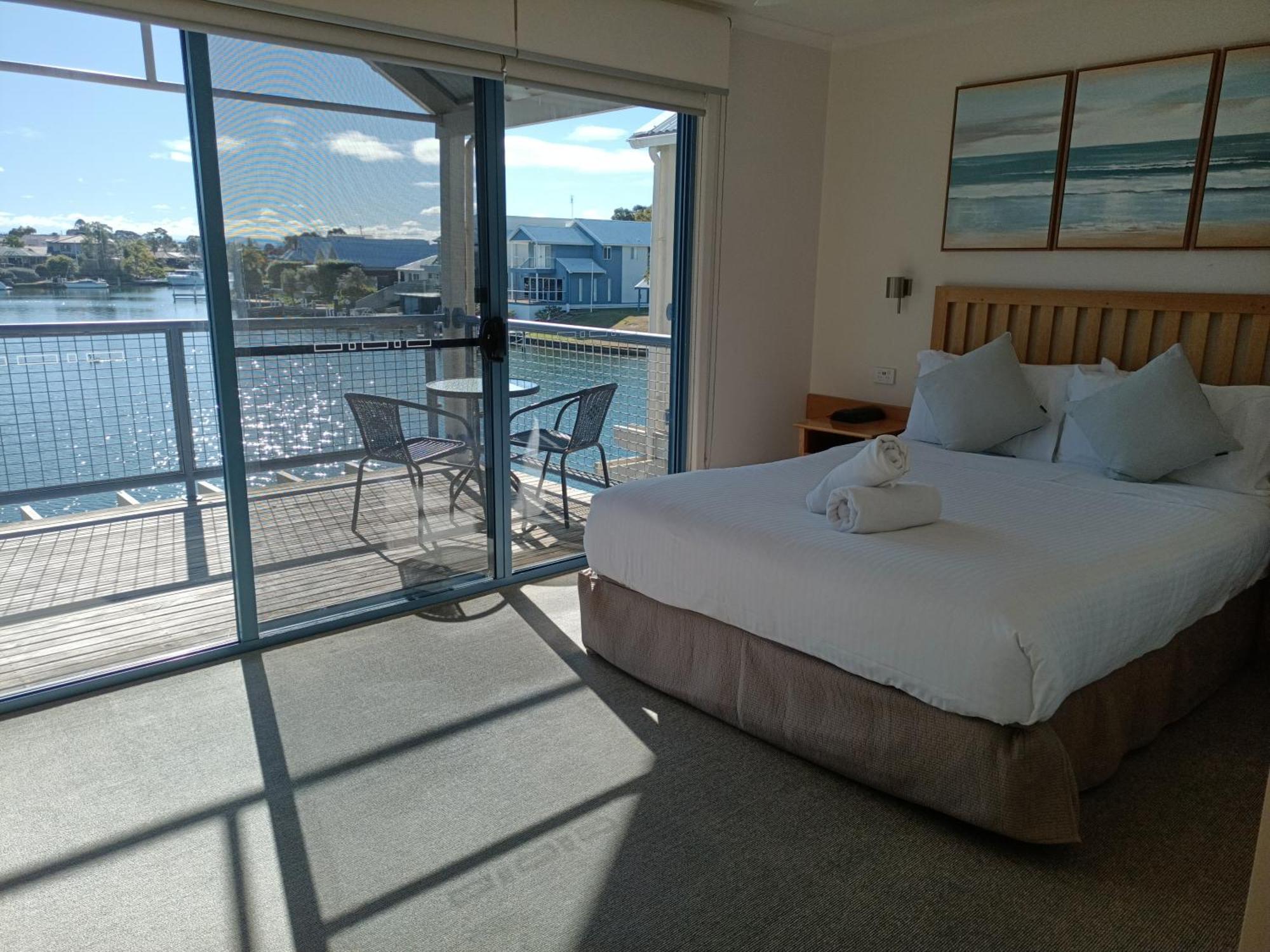The View - Captains Cove Waterfront Resort Paynesville Exteriör bild