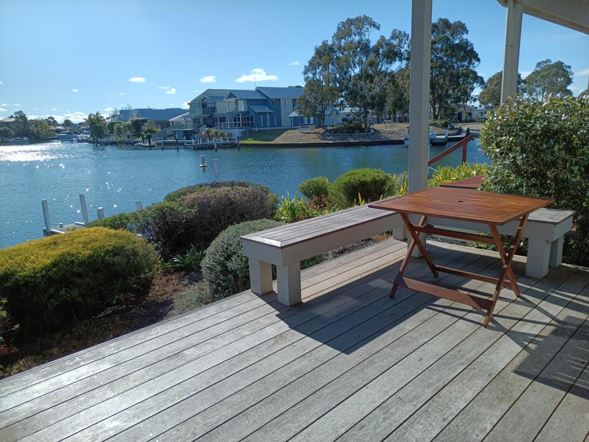 The View - Captains Cove Waterfront Resort Paynesville Exteriör bild