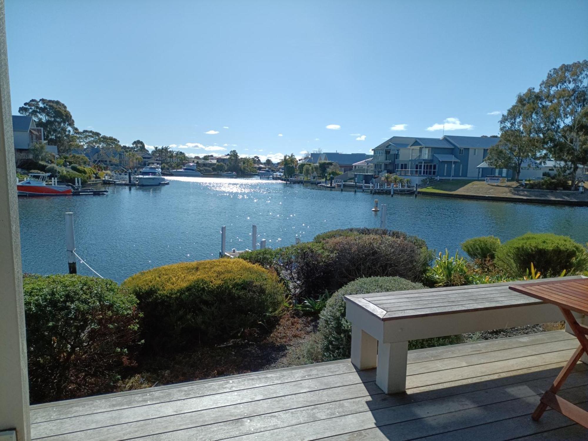 The View - Captains Cove Waterfront Resort Paynesville Exteriör bild